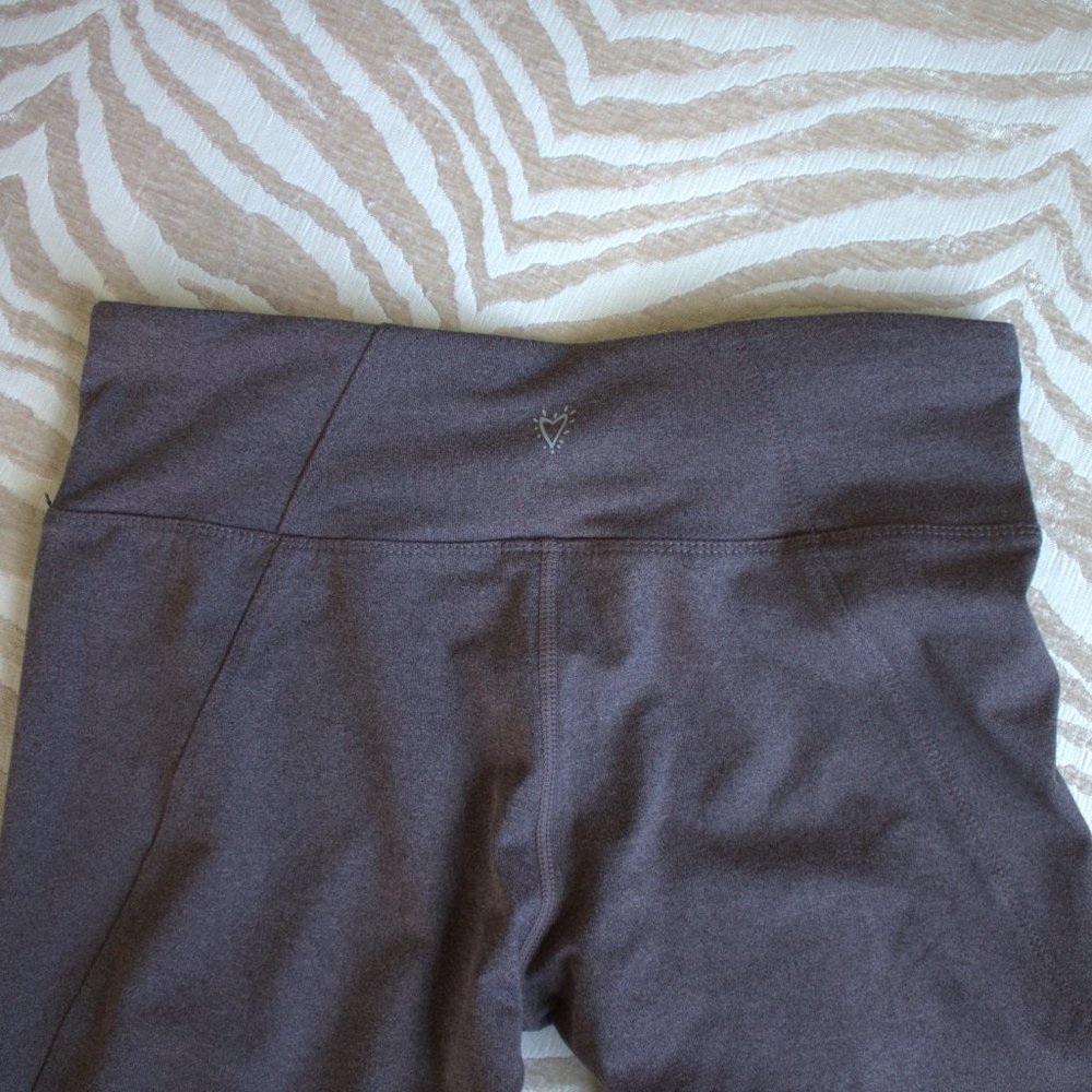 Betsy Johnson | Yoga Capris | Workout Pants - Picture 5 of 6